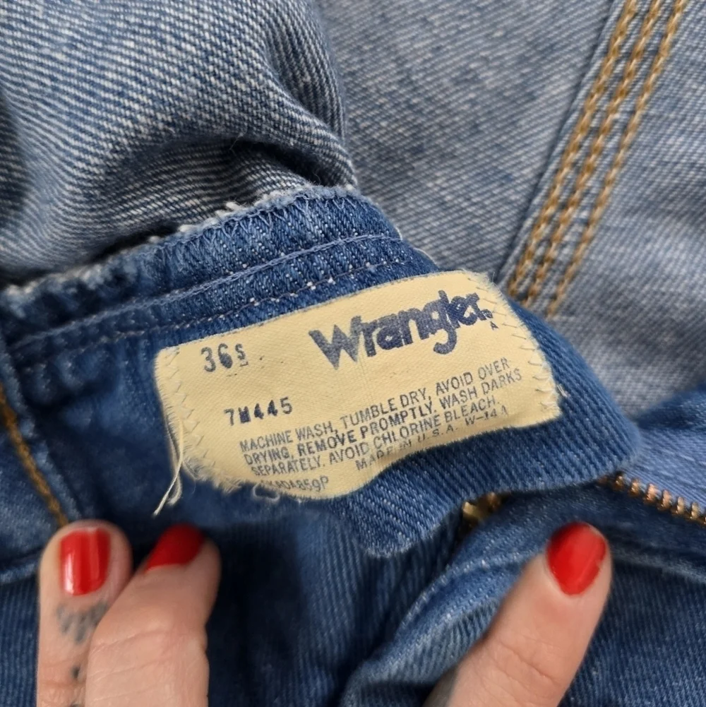 Wrangler | vintage 70s medium wash denim retro wide leg jeans | MENS 36